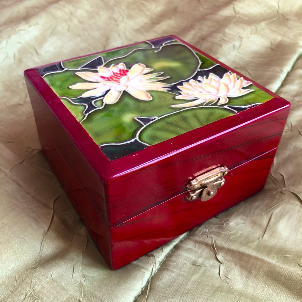 Water Lily Trinket Box with Gold Latch